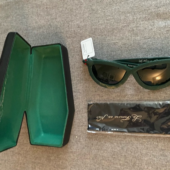 Serpent sunglasses in emerald green by La Femme En Noir - Picture 2 of 8